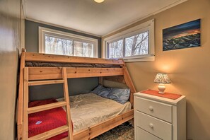 3 bedrooms, iron/ironing board, bed sheets