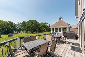 Outdoor dining - Deep Creek Retreat w/ Views & Fireplace (Swanton)
