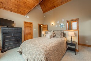 5 bedrooms, free WiFi, bed sheets - Deep Creek Retreat w/ Views & Fireplace (Swanton)
