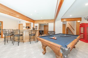 Games room - Lake Days & Game Nights w/ Hot Tub (Oakland)
