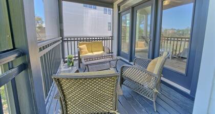 Hot Tub Large Home Great Views and Steps to Beach