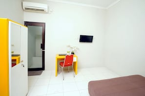 Deluxe Room | Desk, soundproofing, free WiFi, bed sheets - Dparagon Dwikora (Palembang)