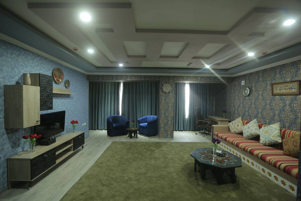 In-room safe, individually furnished, desk, laptop workspace