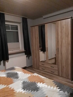 2 bedrooms, travel crib, WiFi, bed sheets