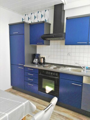 Refrigerador, horno, parrilla de estufa y lavavajillas 