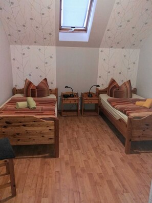 2 habitaciones, cuna de viaje, wifi y ropa de cama 