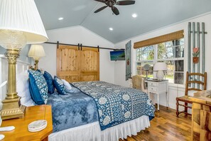 4 bedrooms, iron/ironing board, free WiFi, bed sheets