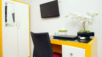 Deluxe Room | Desk, free WiFi, bed sheets