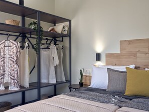 3 slaapkamers, een strijkplank/strijkijzer, gratis wifi, beddengoed