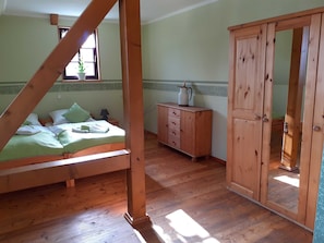 1 bedroom, travel cot, WiFi, bed sheets