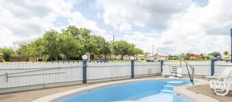 Three Rivers Executive Inn & Suites By OYO