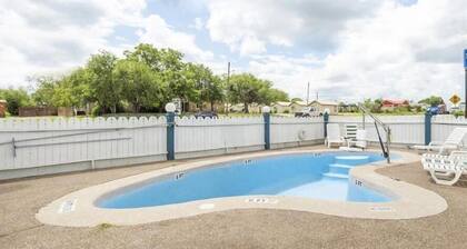 Three Rivers Executive Inn & Suites By OYO