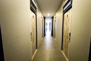 Bureau, chambres insonorisées, Wi-Fi gratuit, draps fournis