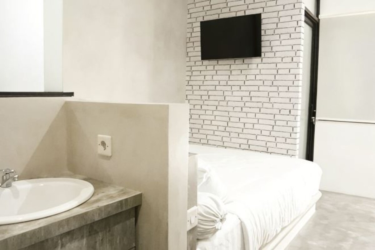A bathroom with a white sink, a mirror, a white toilet, and a white bathtub.