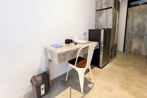 Deluxe Room | Desk, soundproofing, free WiFi, bed sheets - Dparagon Kerten (Surakarta)