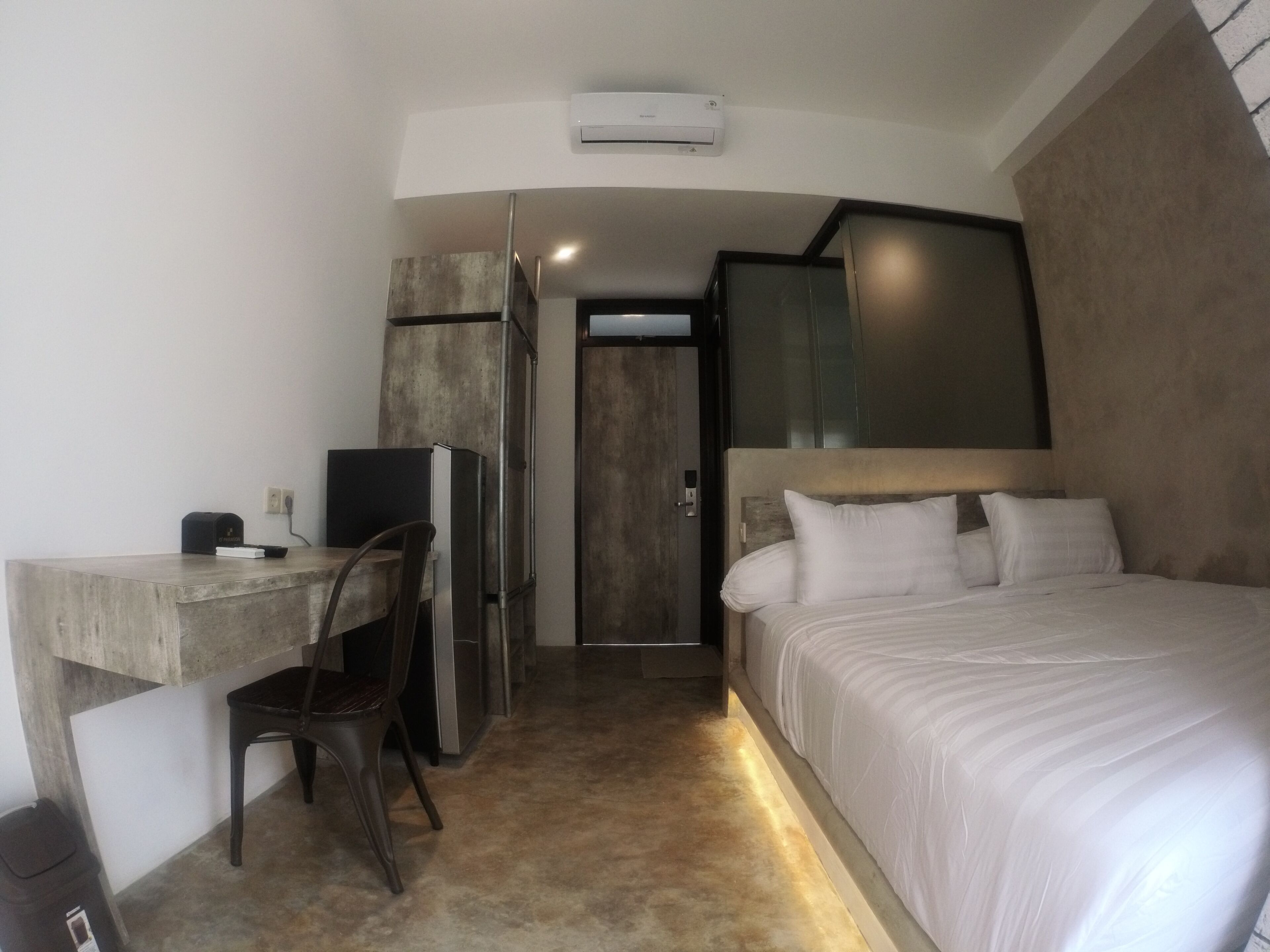 Kamar Deluks | Meja kerja, kedap suara, Wi-Fi gratis, dan seprai linen