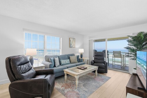 Stunning Oceanfront Views from 3rd Floor Corner Unit on No-Drive Beach