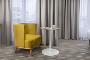 开间 | 起居区 | 40-英寸液晶电视 （配备有线频道）、电视