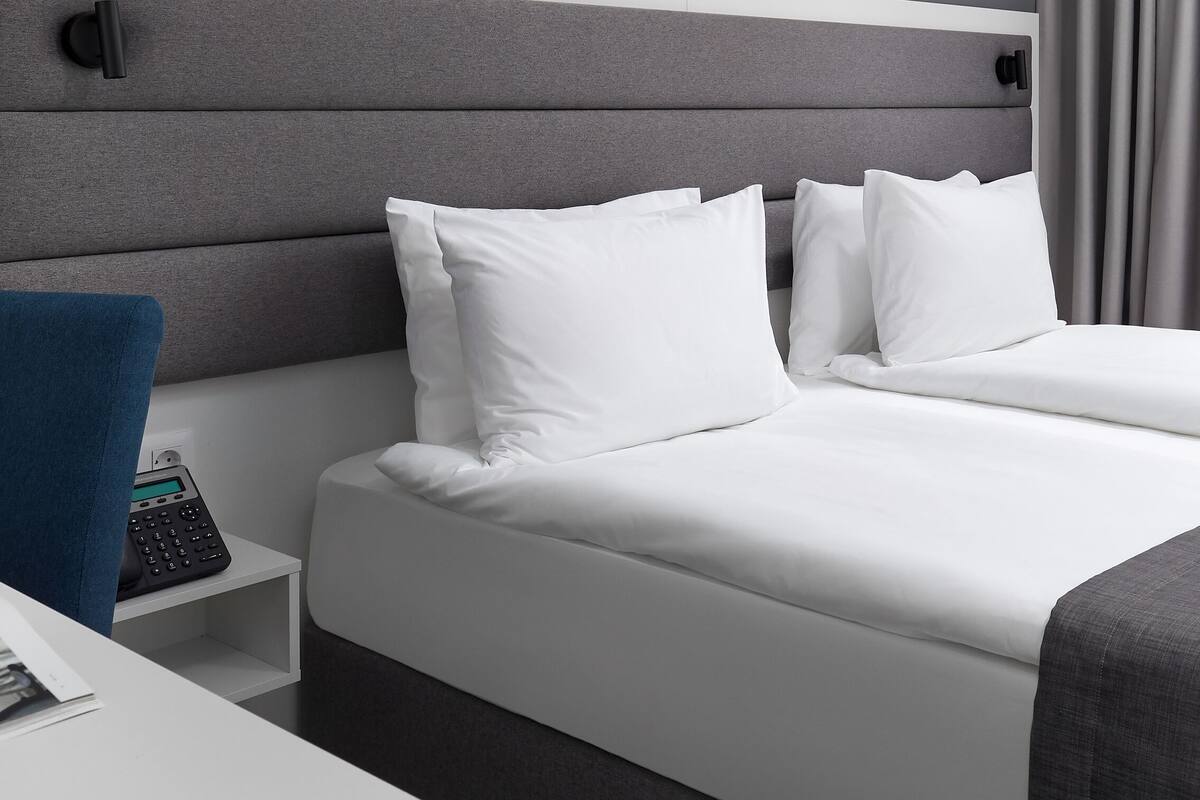 1 bedroom, premium bedding, in-room safe, desk