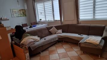 Smart-TV, Kamin, Stereoanlage