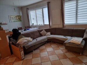 Smart-TV, Kamin, Stereoanlage