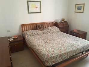 2 Schlafzimmer, Schreibtisch, Bügeleisen/Bügelbrett, kostenloses WLAN