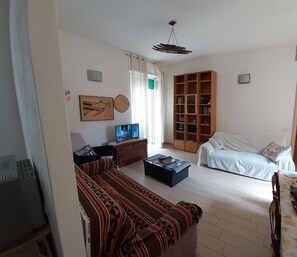 Smart TV, libri, impianto stereo