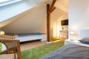 3 bedrooms, iron/ironing board, travel crib, free WiFi - Modern & large apartment, up to 6 persons (Essen)