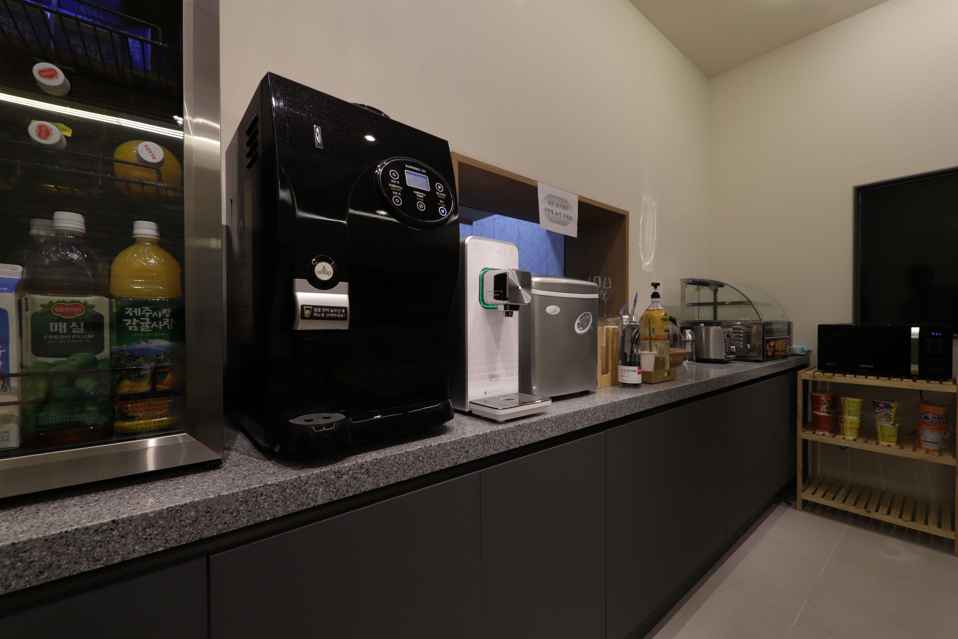 free daily self-service breakfast