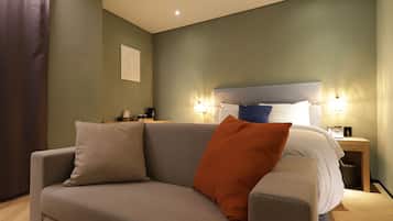 Suite | 1 bedroom, individually decorated, desk, laptop workspace