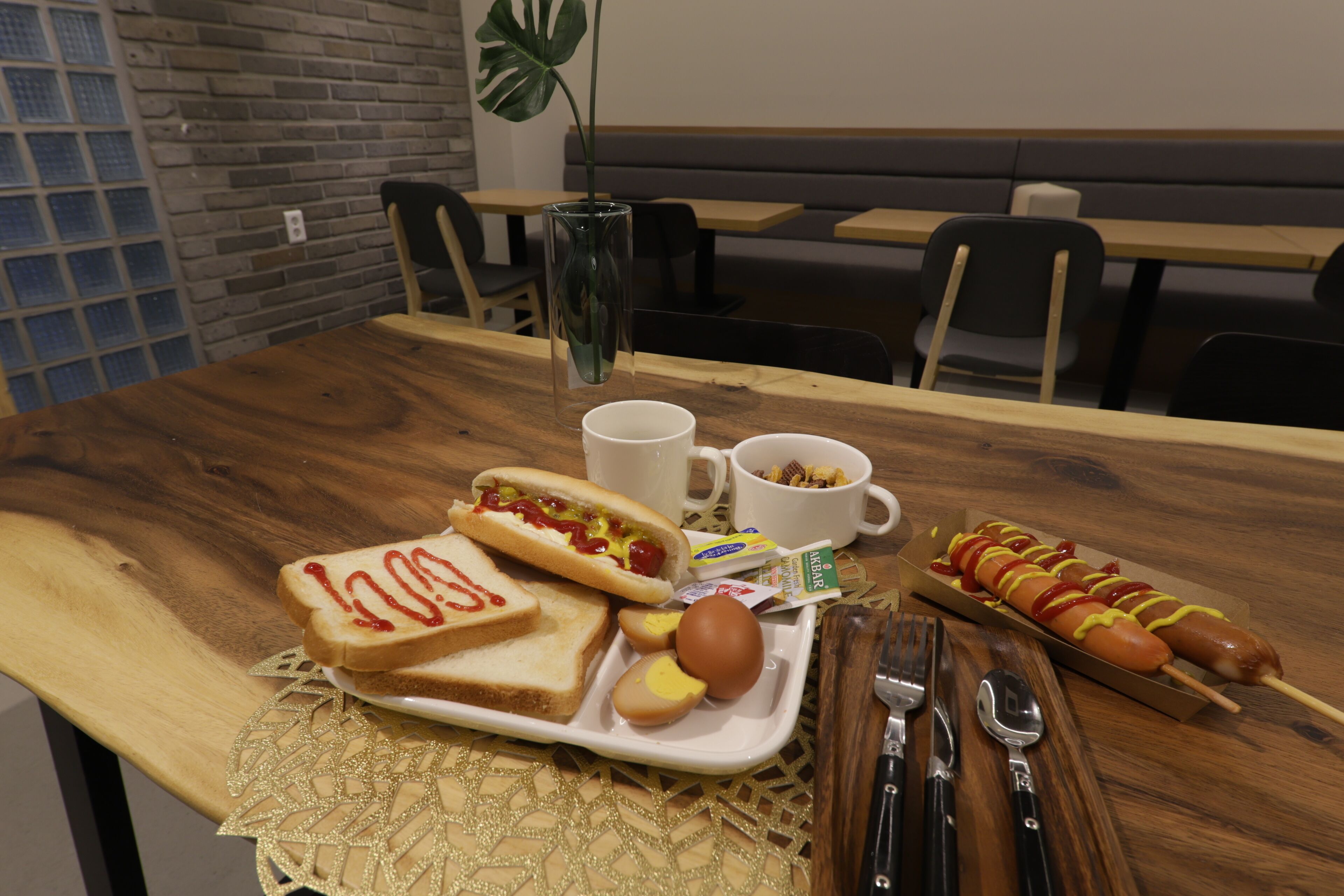 free daily self-service breakfast