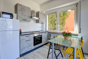 Fridge, microwave, oven, dishwasher