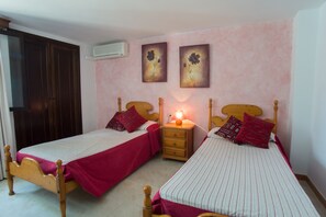 5 bedrooms, in-room safe, iron/ironing board, free WiFi