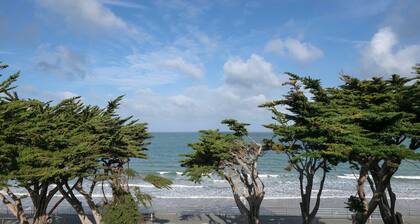 50m from the beach, seaview flat for 2