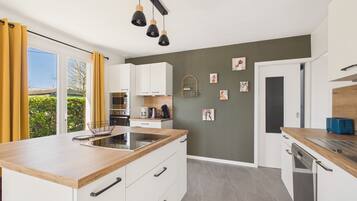 Fridge, microwave, oven, dishwasher