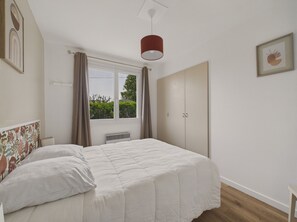 3 bedrooms, iron/ironing board
