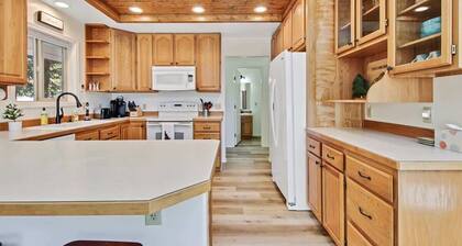 Cascade Cabin Mountain Getaway with Private Beach