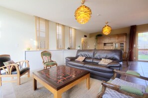 TV, table tennis, books, music library - 4-star house with patio and garden (Arradon)