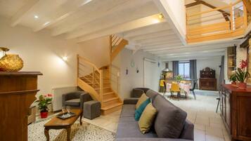 TV, fireplace, DVD player, table tennis