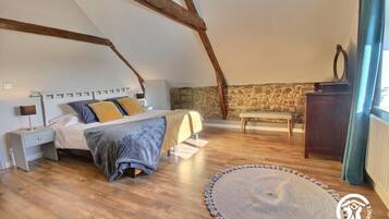 4 slaapkamers, een strijkplank/strijkijzer, gratis wifi, beddengoed