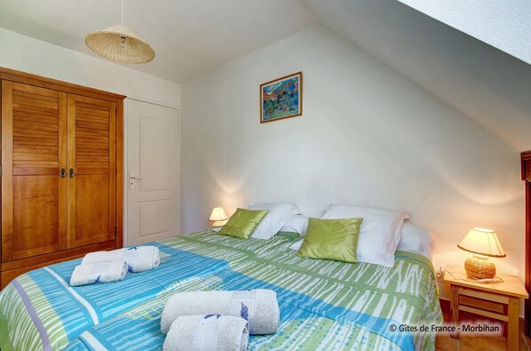 2 bedrooms, iron/ironing board, free WiFi, bed sheets