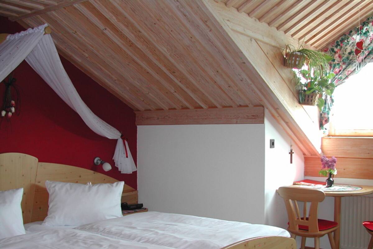 Double Room | WiFi (free), bed sheets