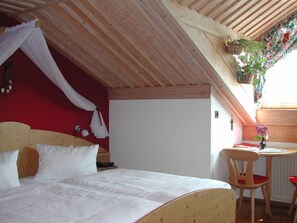 Chambre double | AccĂšs au Wi-Fi (inclus), literie fournie