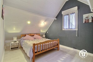 2 bedrooms, iron/ironing board, travel crib, free WiFi