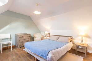 2 bedrooms, iron/ironing board, free WiFi