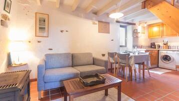 Fernseher, Kamin, DVD-Player, Stereoanlage