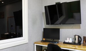 Twin Room | 1 bedroom, free minibar, individually decorated, individually furnished - GUKMIN HOTEL (Gumi)