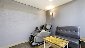 Rom – superior | 1 soverom, minibar (inkludert) og individuelt dekorert