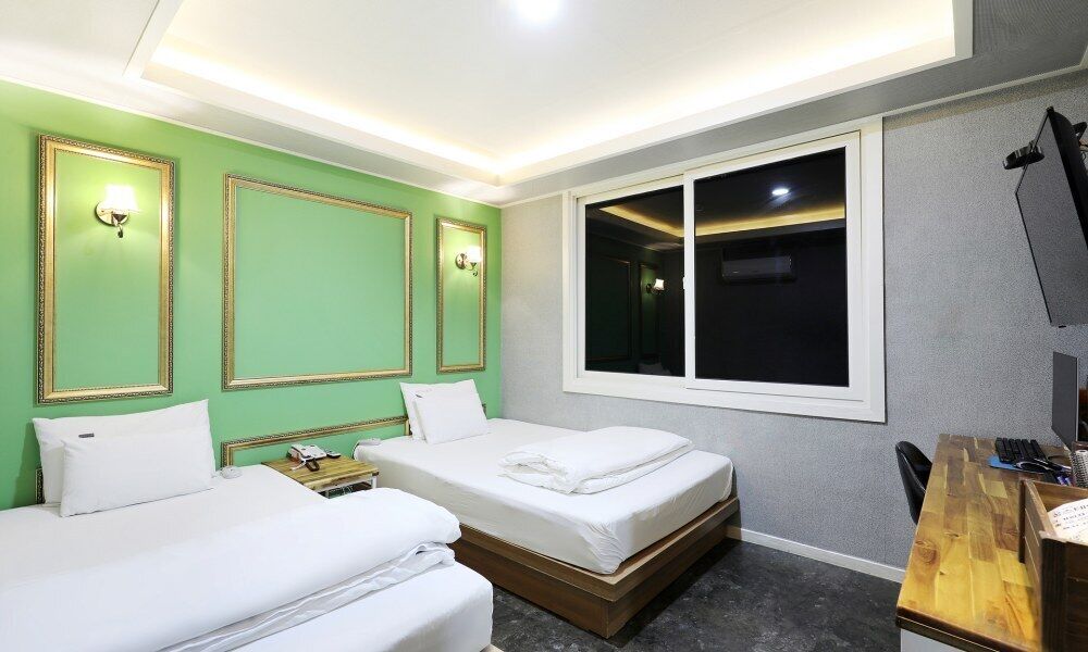 Twin Room | 1 bedroom, minibar, free WiFi, bed sheets