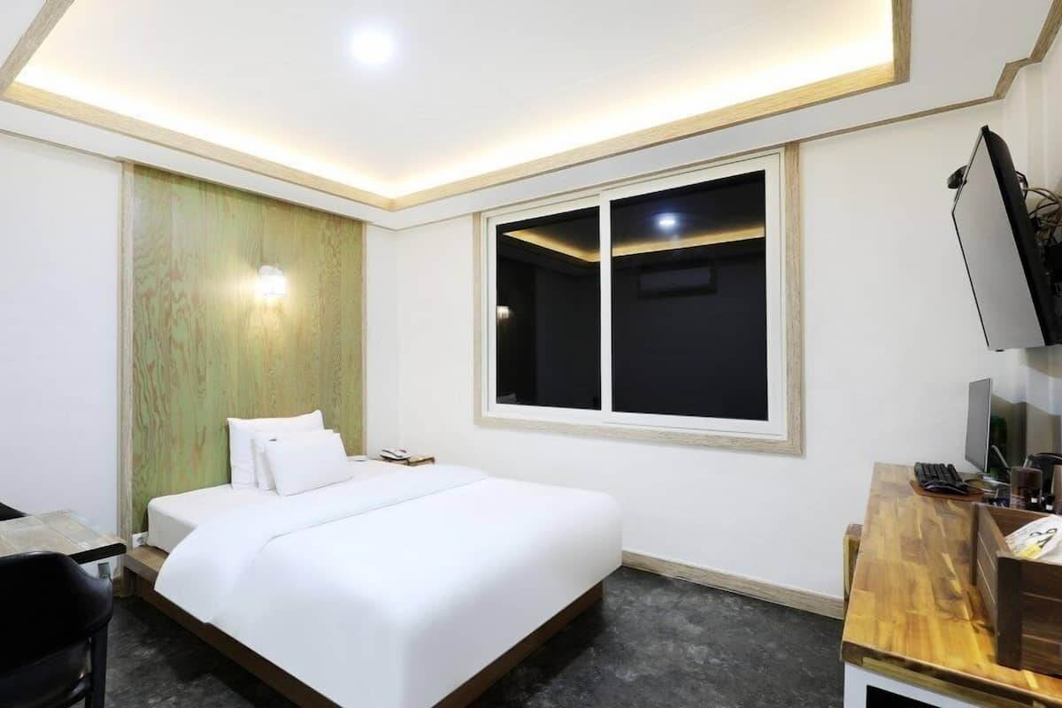 Standard Room | 1 bedroom, minibar, free WiFi, bed sheets